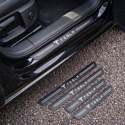 CarbonGrip PRO door sill protectors with Tesla logo: one fitted on the sill, set of 4 on the ground